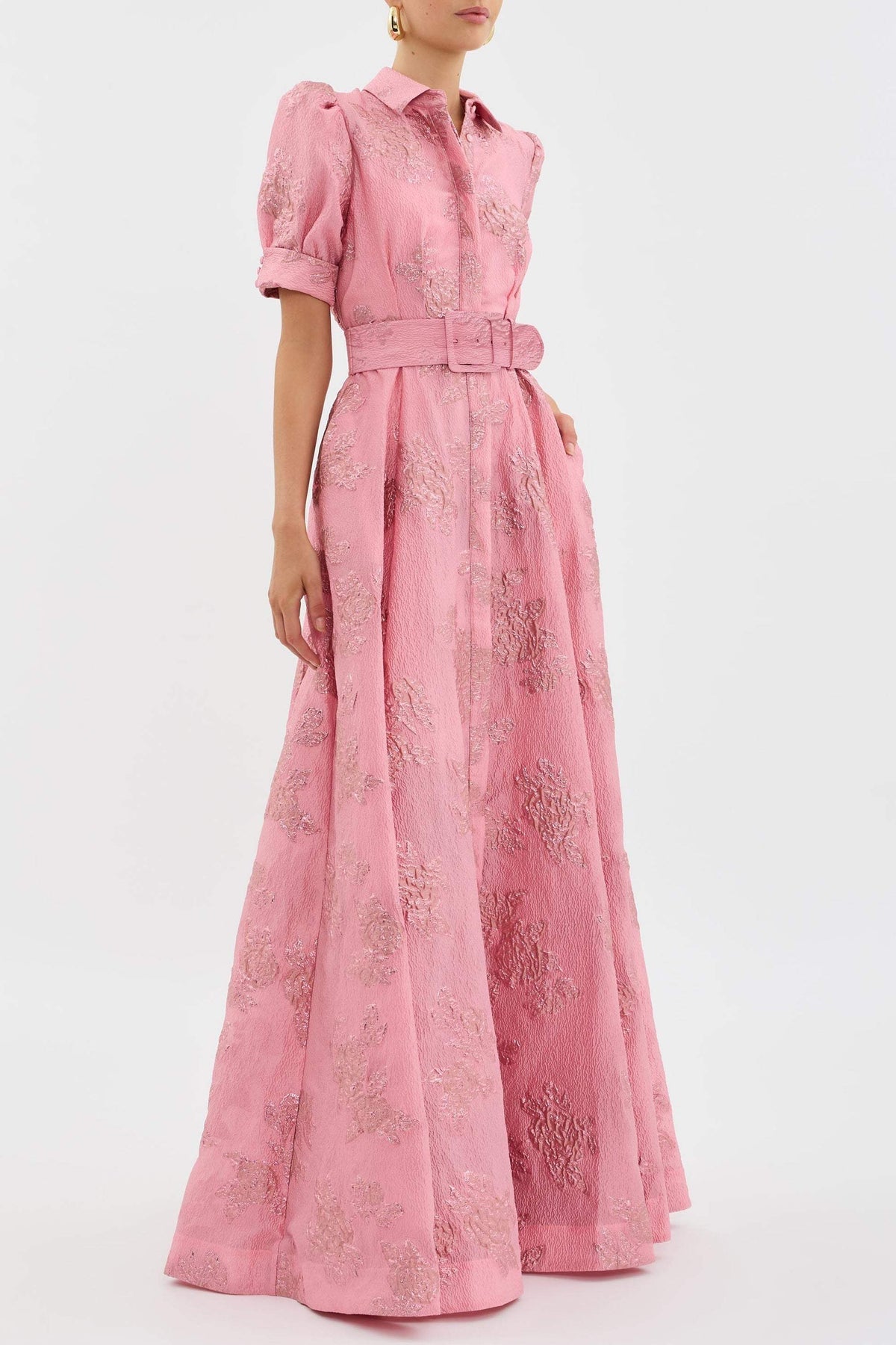 Vestido largo con mangas abullonadas y cinturón ajustable elegante