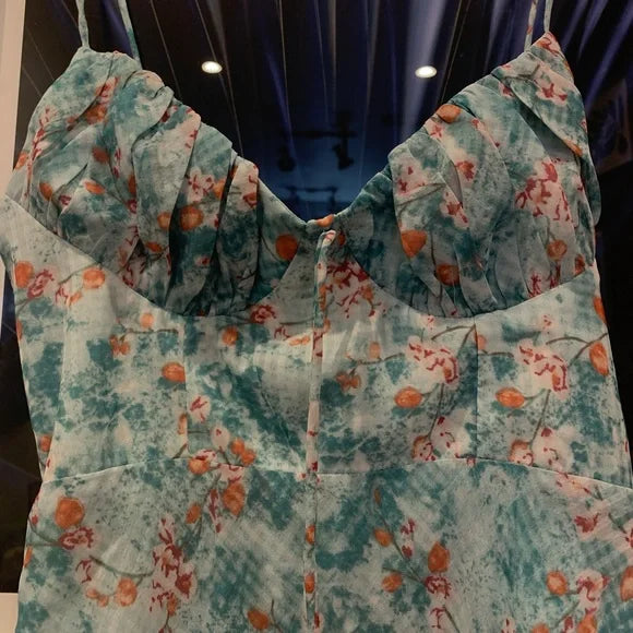 Vestido midi veraniego casual con tirantes finos y estilo relajado