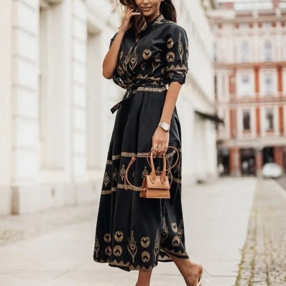 Elegante vestido midi de verano con estampado interesante para un mira fresco