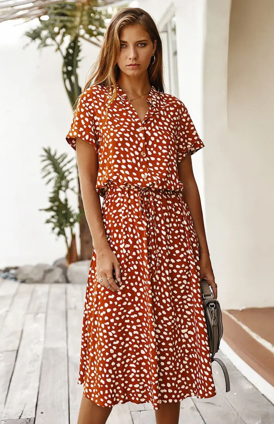Vestido midi elegante ideal para primavera y entretiempo