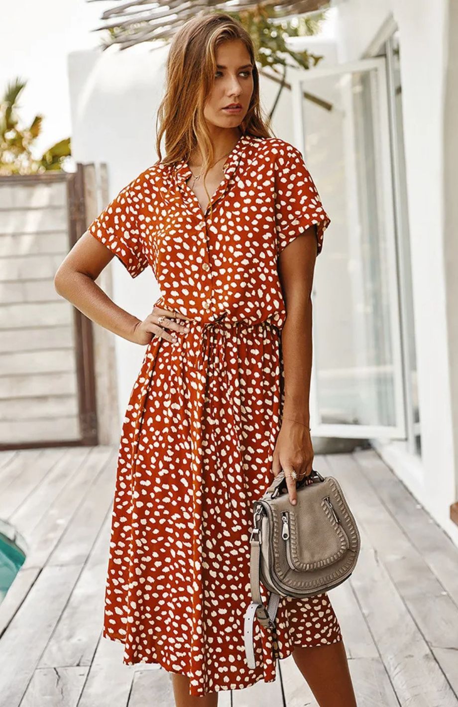 Vestido midi elegante ideal para primavera y entretiempo