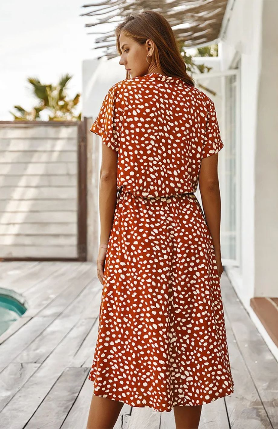Vestido midi elegante ideal para primavera y entretiempo