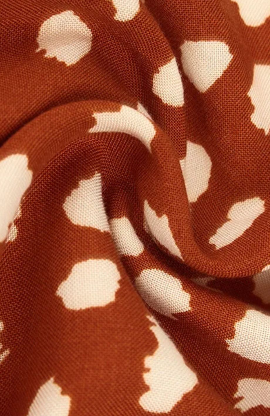 Vestido midi elegante ideal para primavera y entretiempo