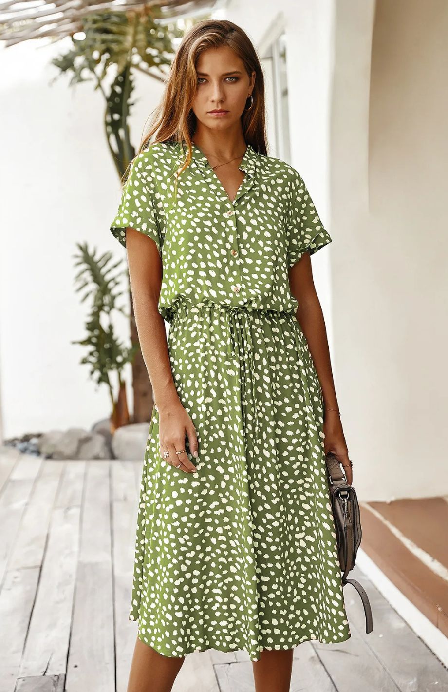 Vestido midi elegante ideal para primavera y entretiempo