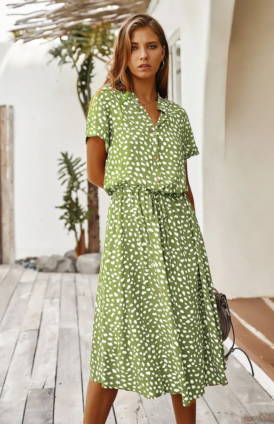 Vestido midi elegante ideal para primavera y entretiempo