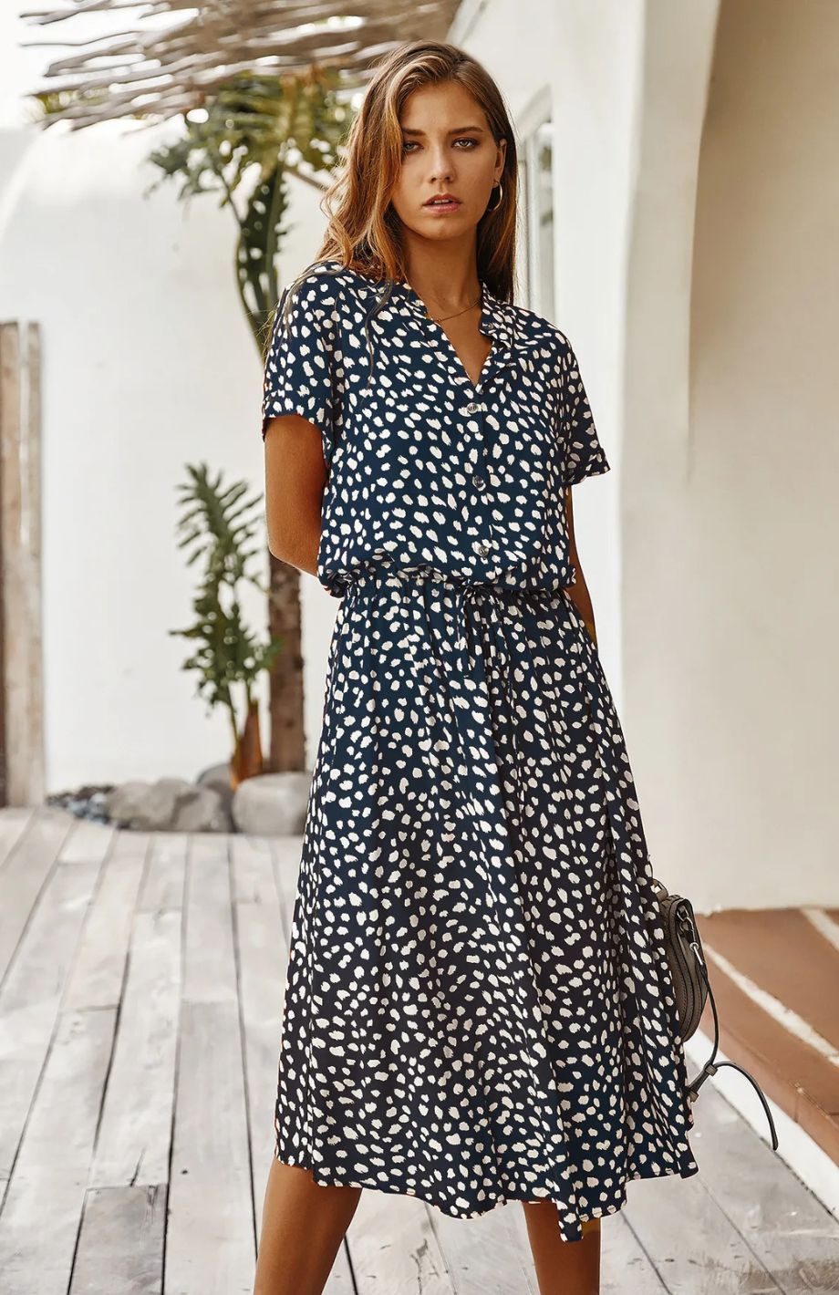 Vestido midi elegante ideal para primavera y entretiempo
