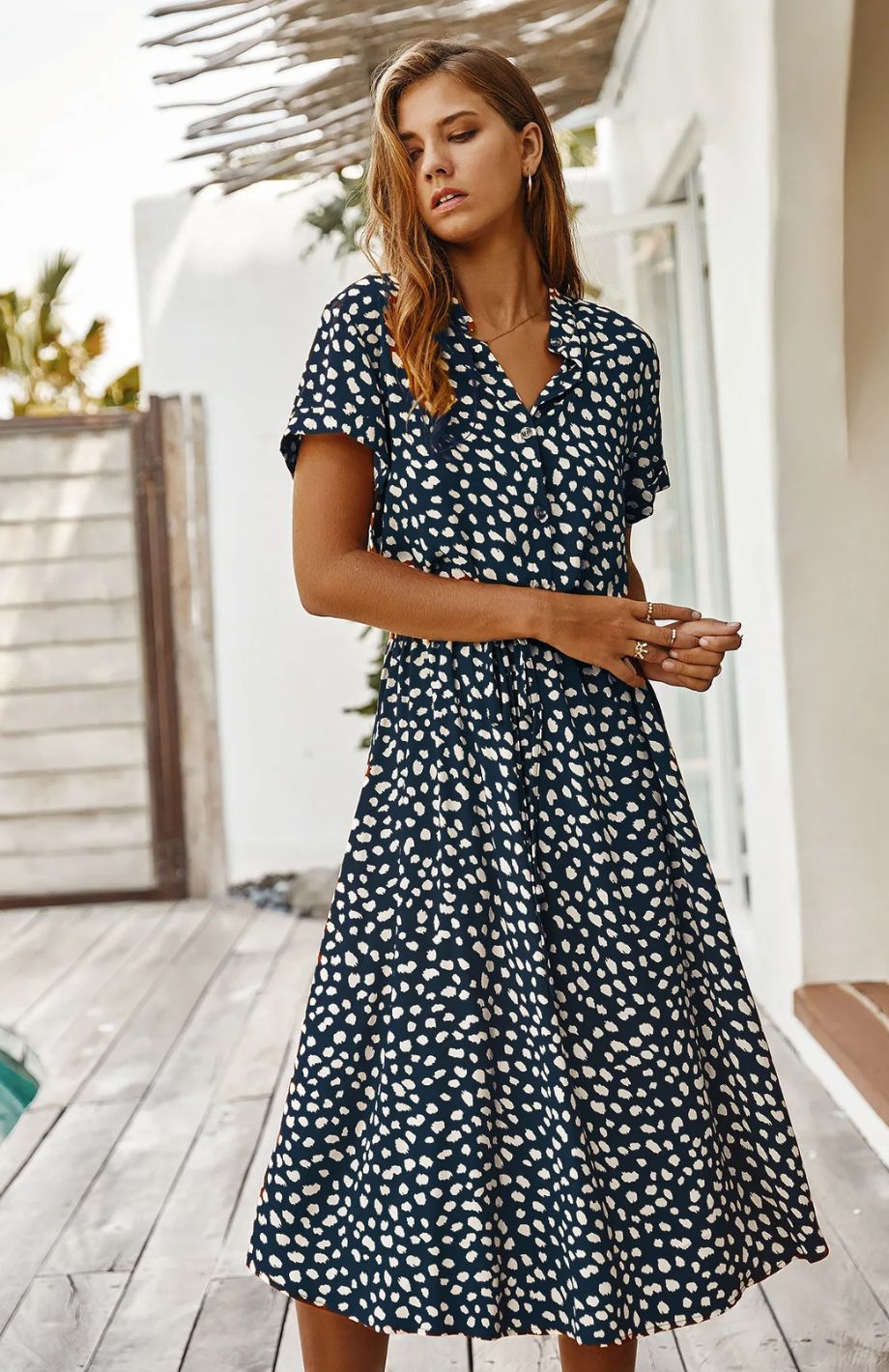 Vestido midi elegante ideal para primavera y entretiempo