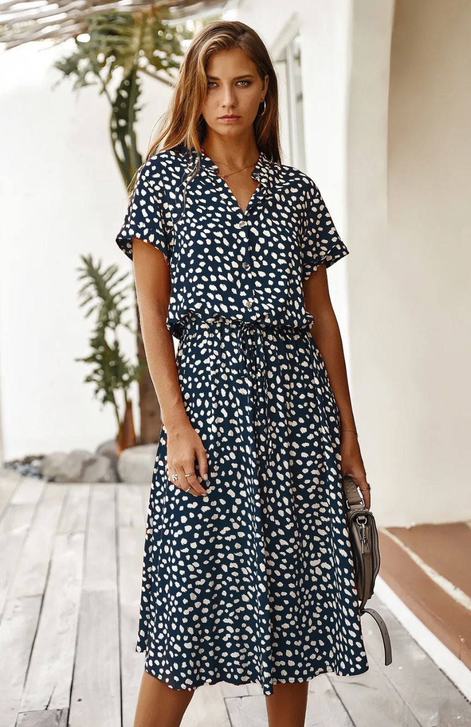 Vestido midi elegante ideal para primavera y entretiempo