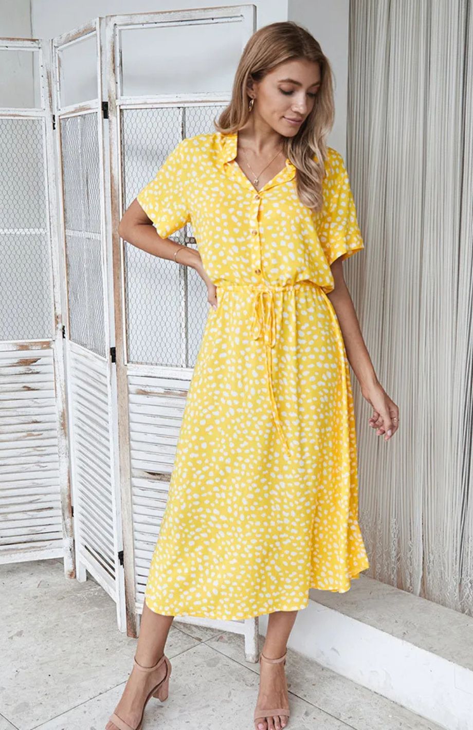 Vestido midi elegante ideal para primavera y entretiempo