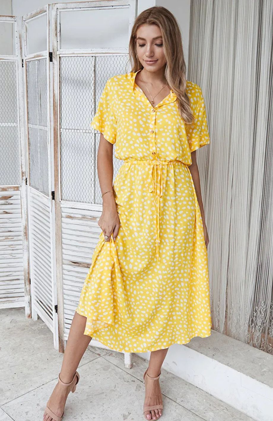 Vestido midi elegante ideal para primavera y entretiempo