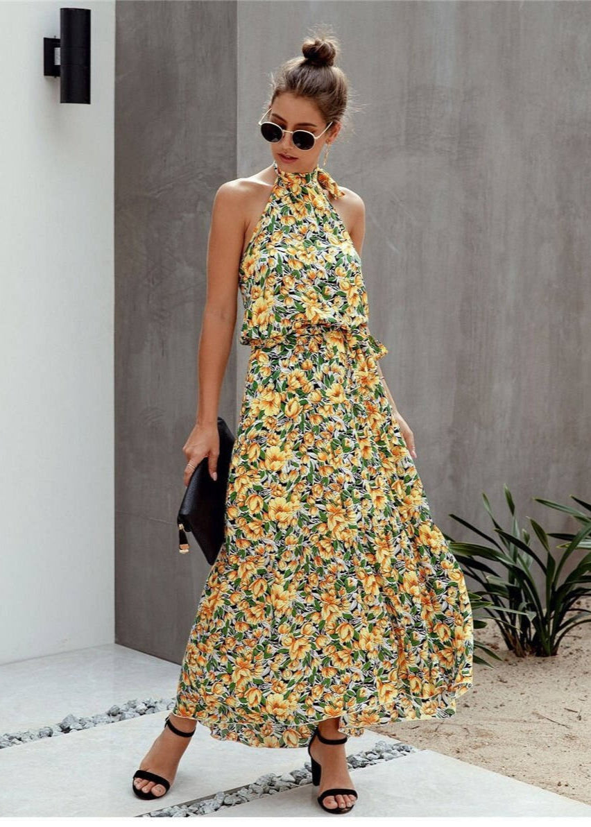 Vestido largo estilo boho con estampado floral y cuello halter