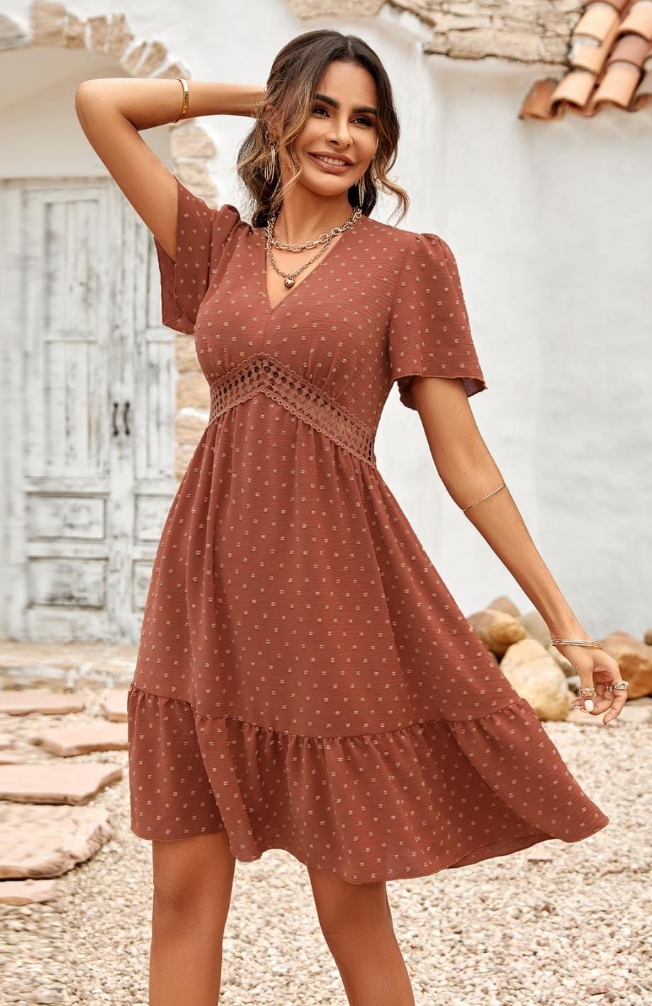 Vestido bohemio para invitada de boda con estilo campestre elegante