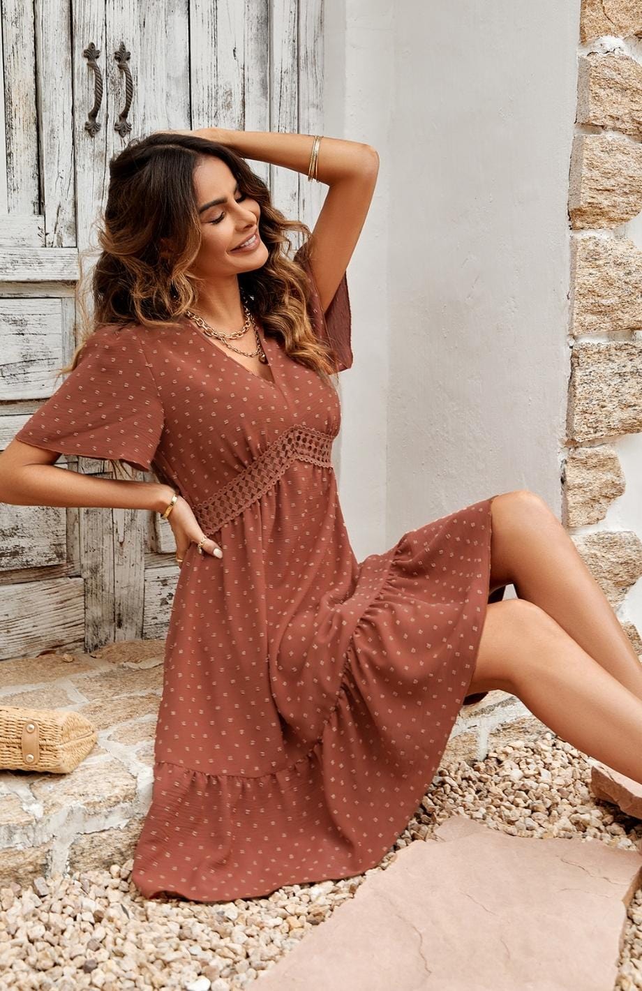 Vestido bohemio para invitada de boda con estilo campestre elegante