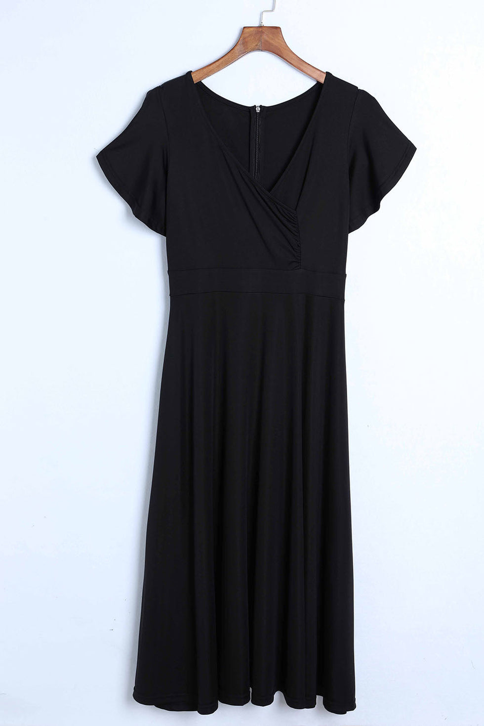 Vestido midi cruzado con mangas con volantes y escote en V ideal para ocasiones elegantes