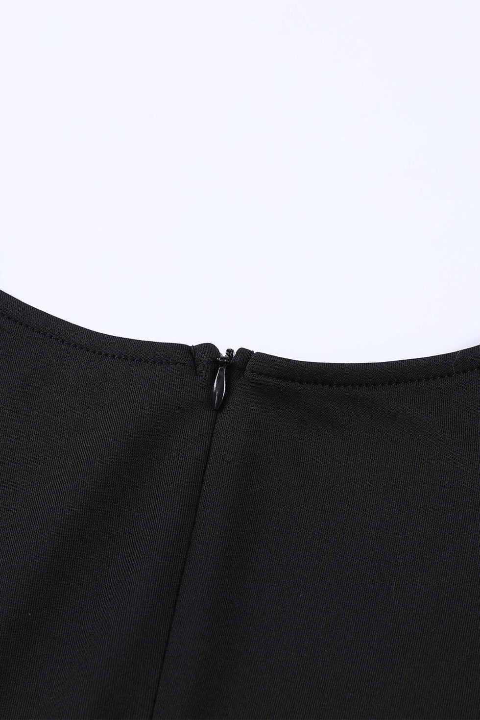 Vestido midi cruzado con mangas con volantes y escote en V ideal para ocasiones elegantes