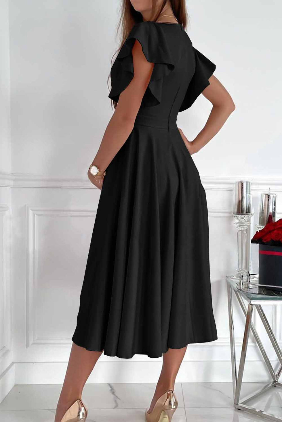 Vestido midi cruzado con mangas con volantes y escote en V ideal para ocasiones elegantes