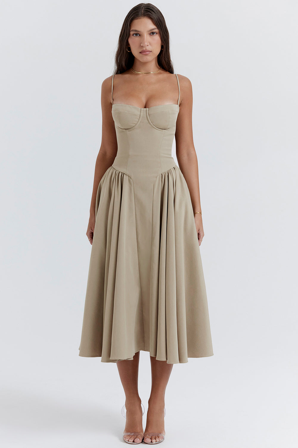 Vestido midi estilo corsé con tirantes finos y silueta elegante