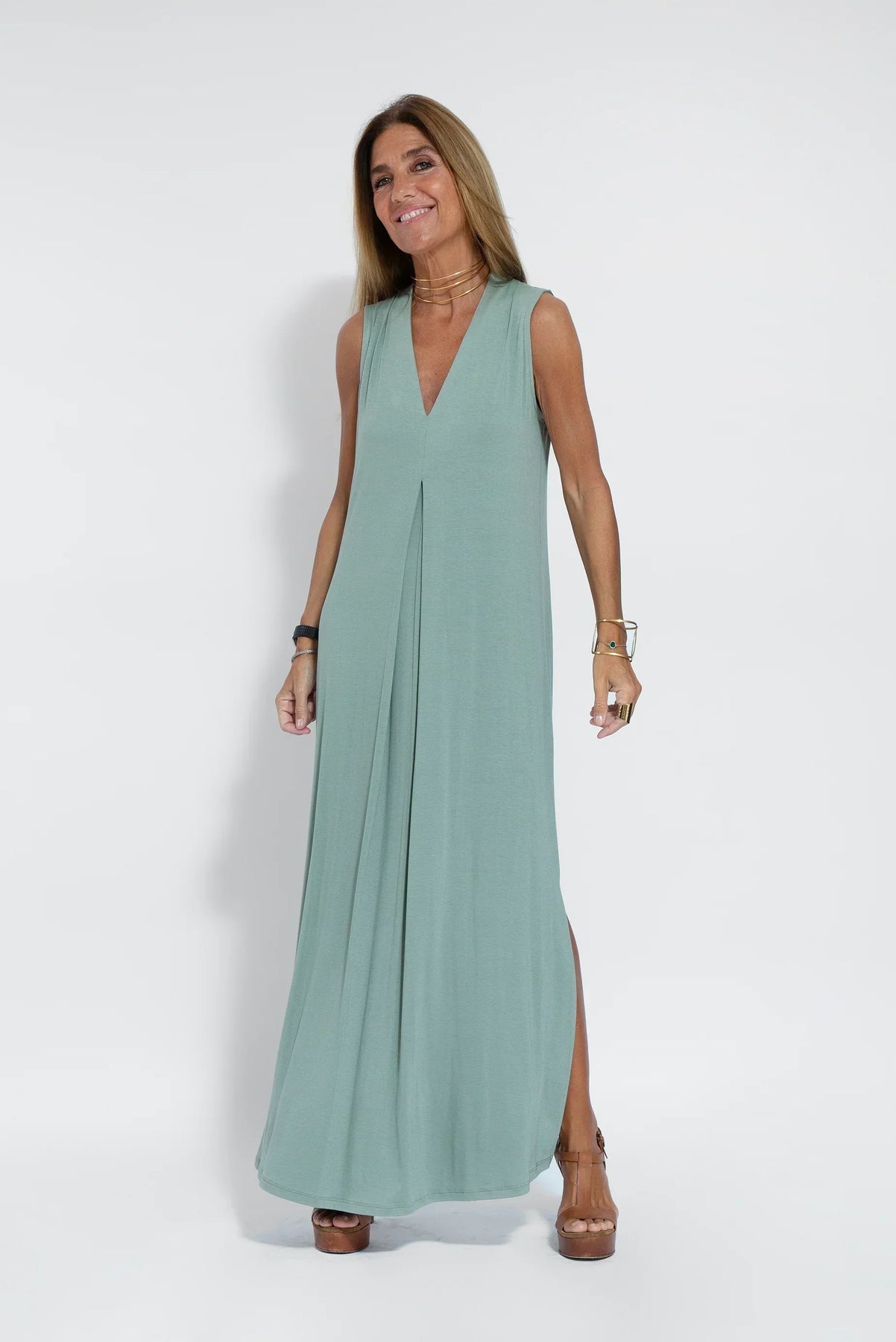 Conjunto elegante de chaleco y vestido largo para un mira sofisticado