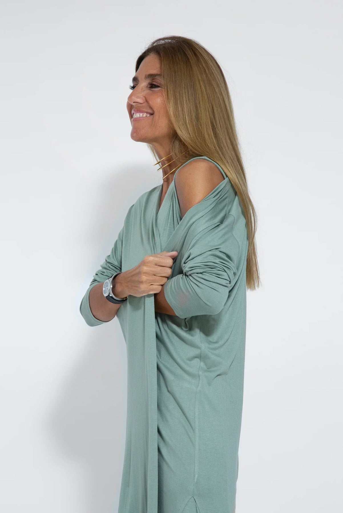 Conjunto elegante de chaleco y vestido largo para un mira sofisticado