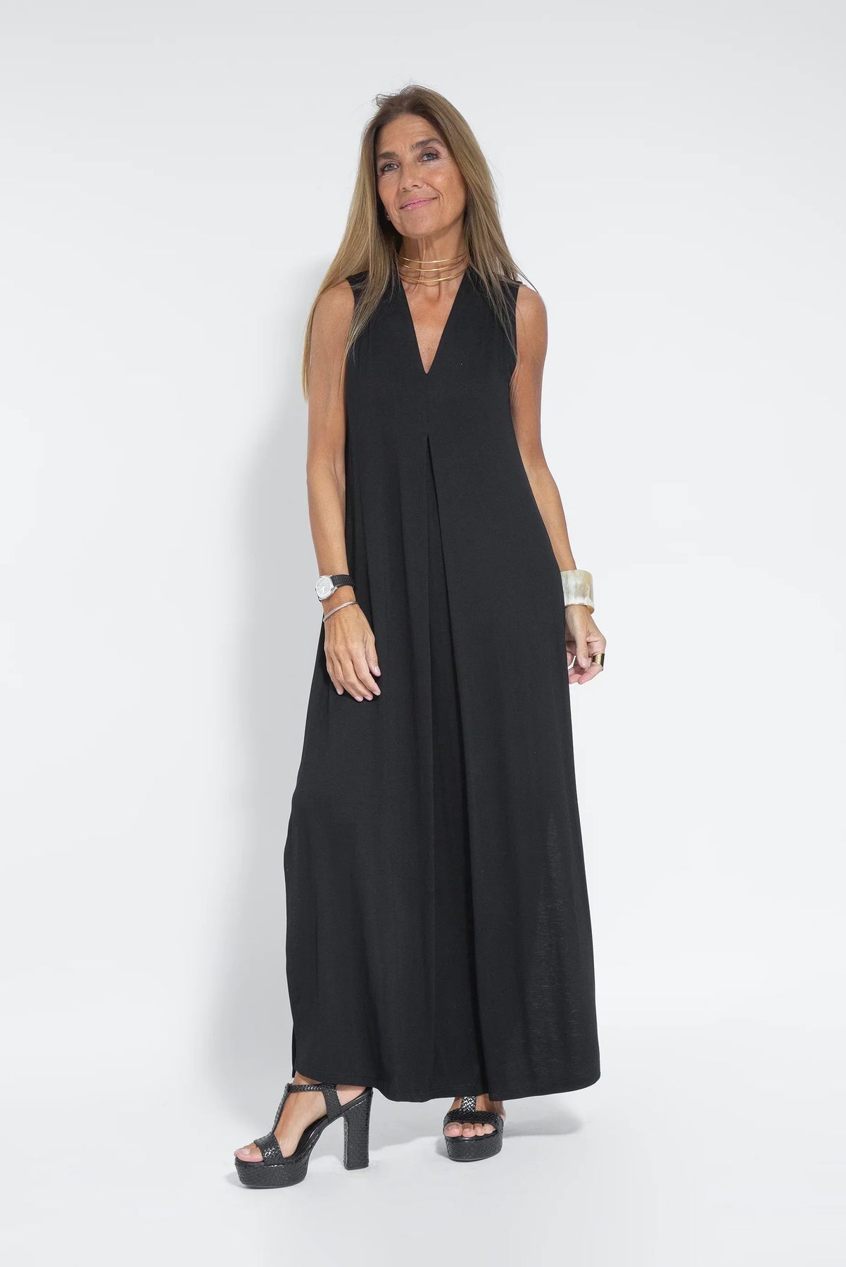 Conjunto elegante de chaleco y vestido largo para un mira sofisticado