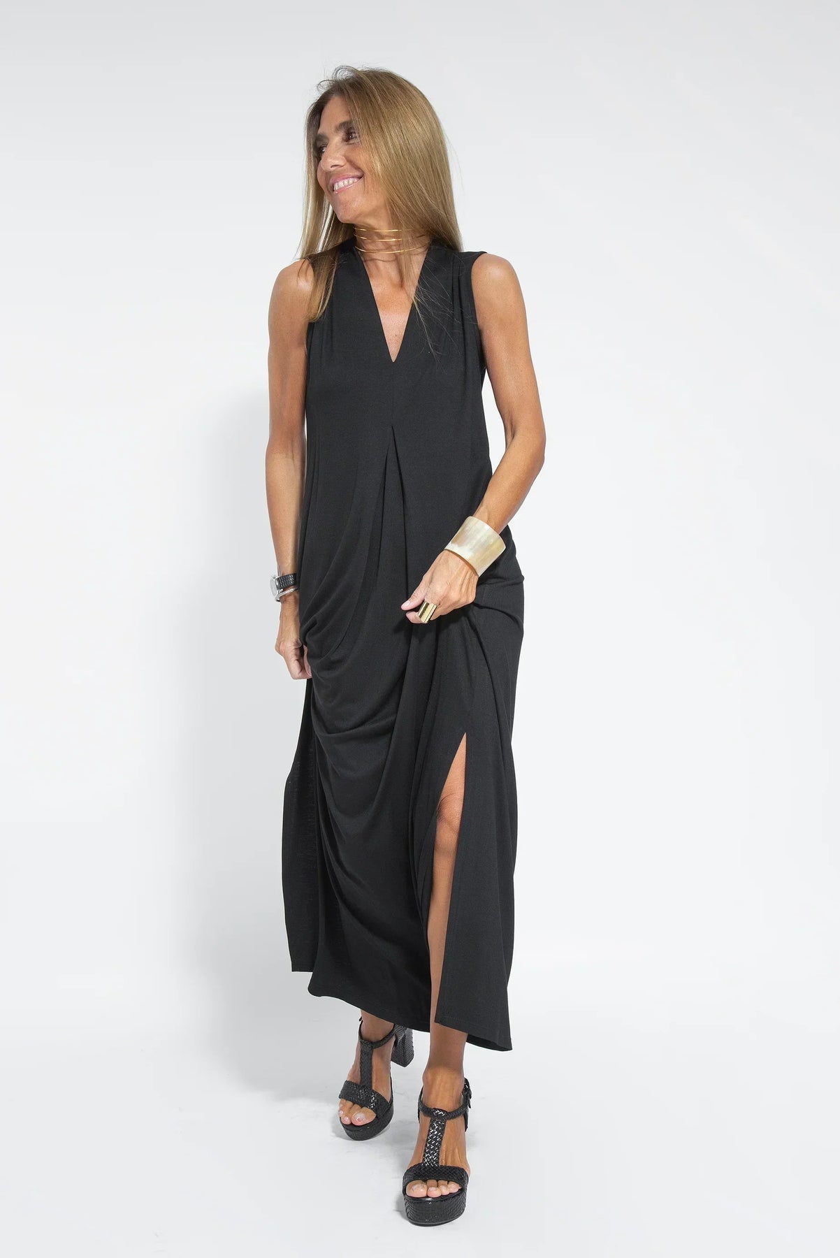 Conjunto elegante de chaleco y vestido largo para un mira sofisticado