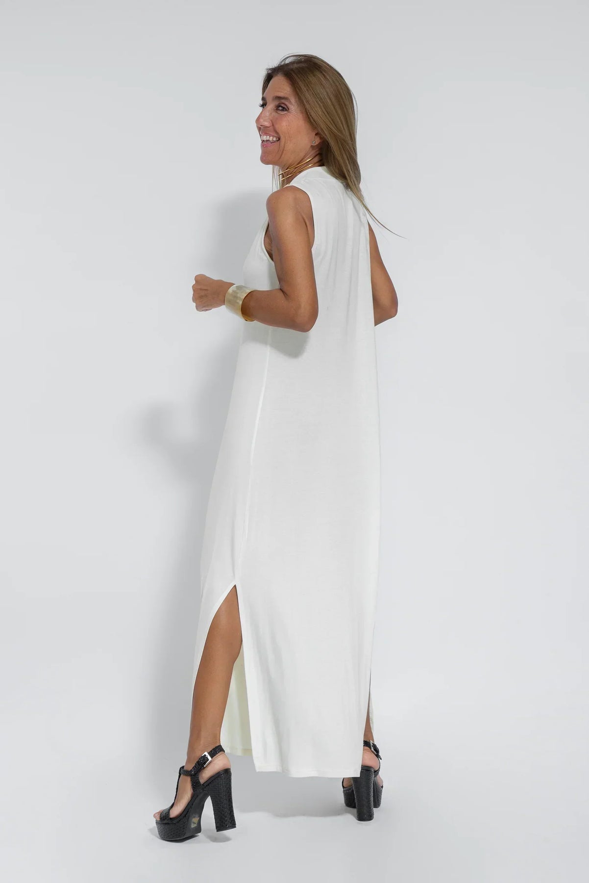 Conjunto elegante de chaleco y vestido largo para un mira sofisticado