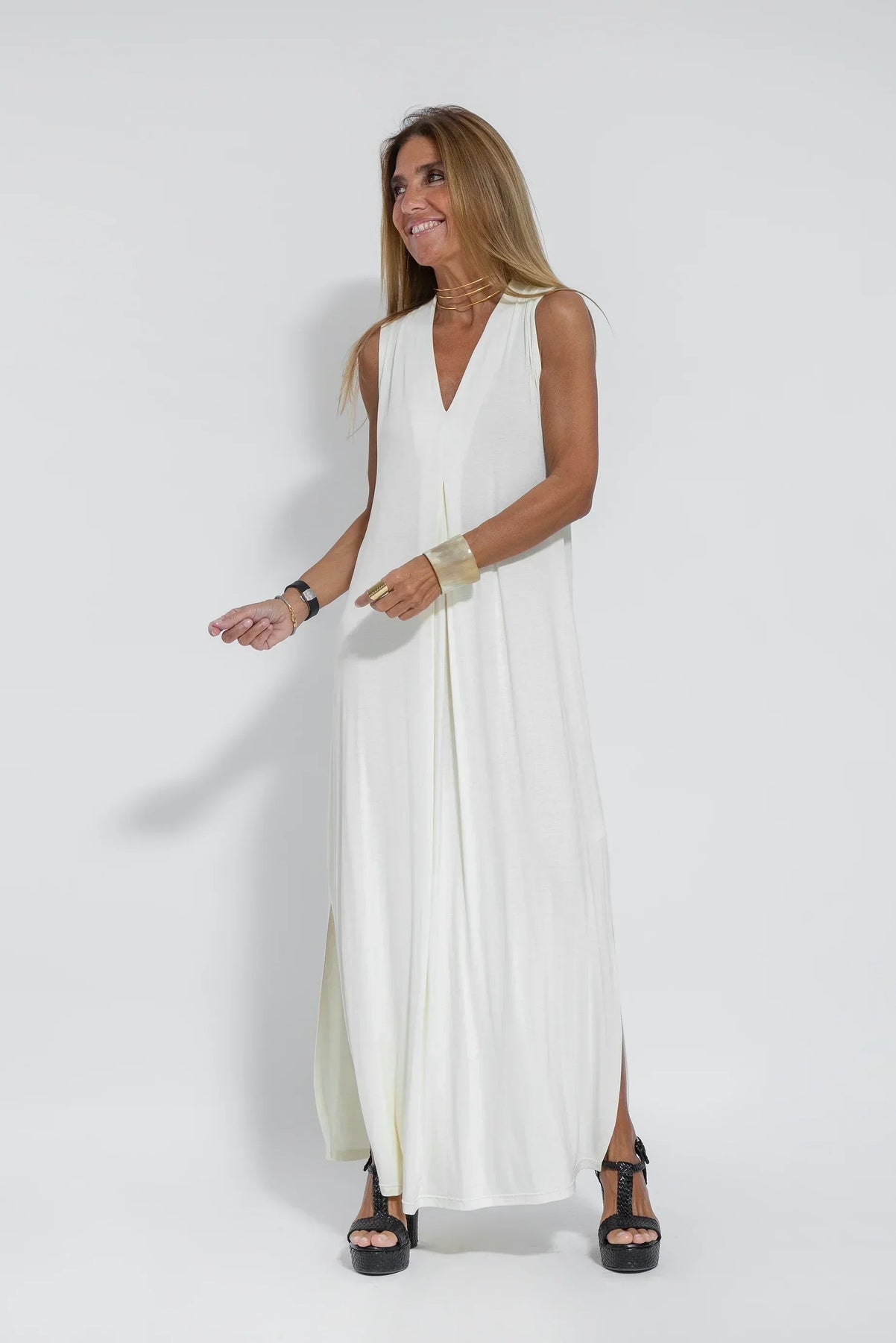 Conjunto elegante de chaleco y vestido largo para un mira sofisticado