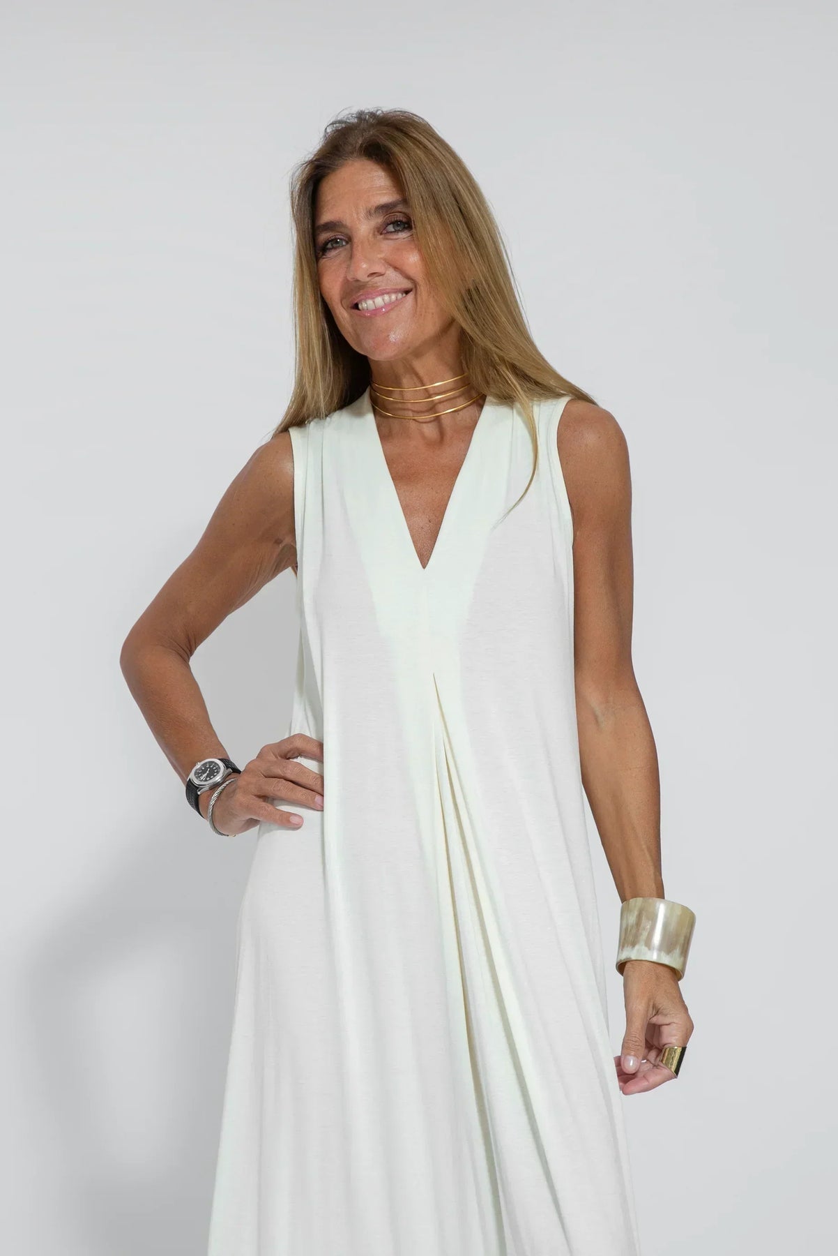 Conjunto elegante de chaleco y vestido largo para un mira sofisticado