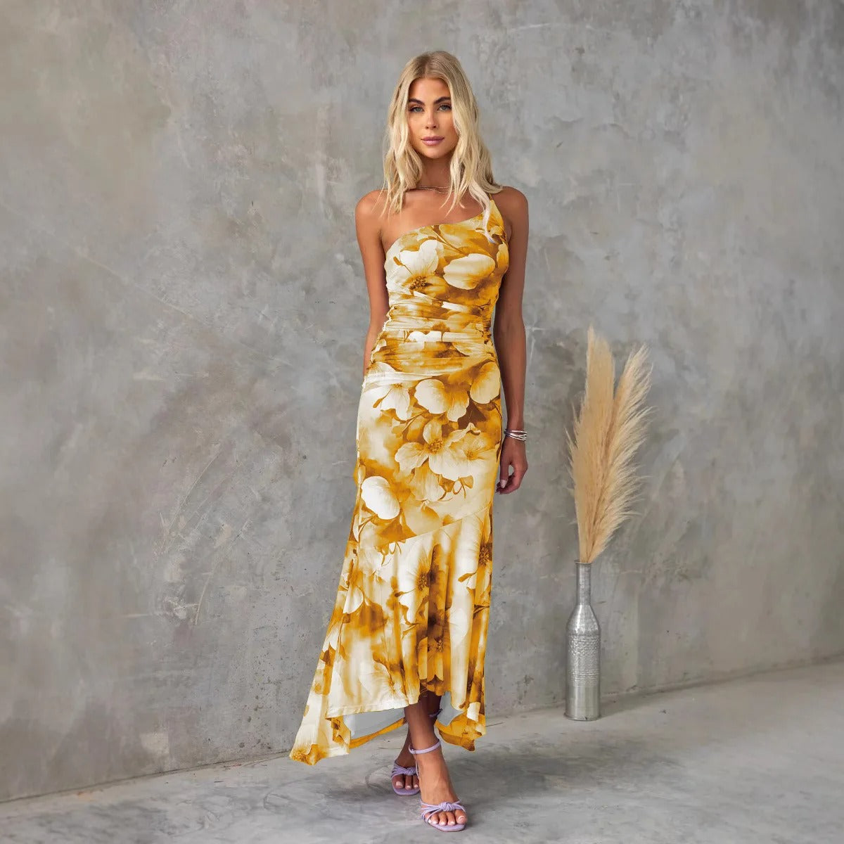 Vestido midi ligero y elegante con estampado floral y diseño asimétrico