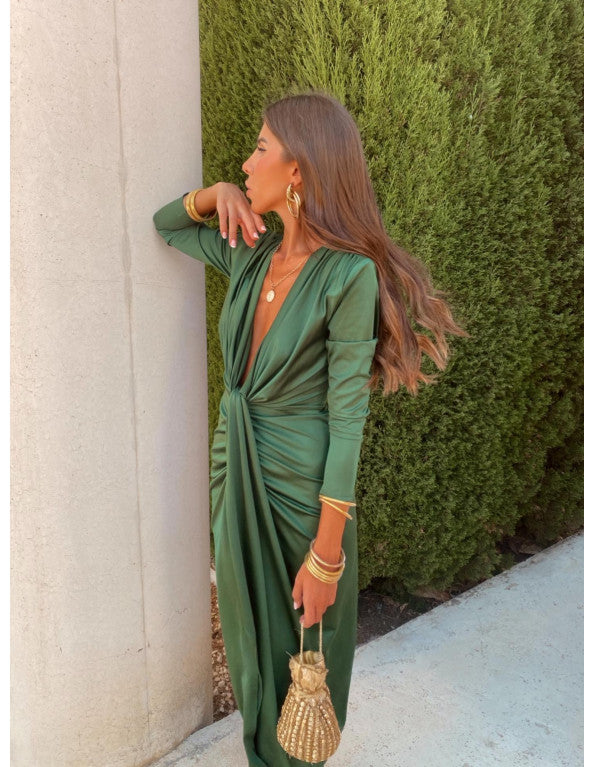 Vestido largo elegante para mujer con escote profundo y mangas largas ideal para la noche