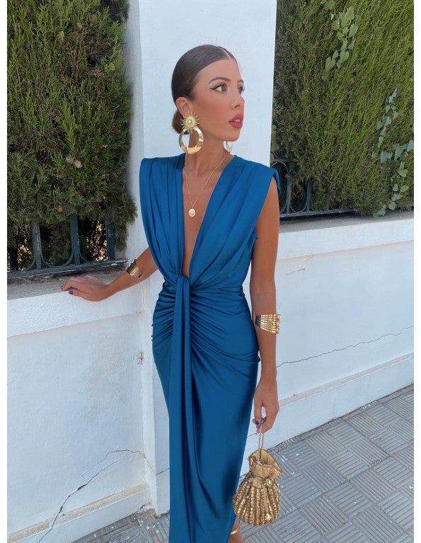 Vestido largo elegante para mujer con escote pronunciado ideal para la noche