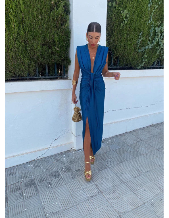 Vestido largo elegante para mujer con escote pronunciado ideal para la noche