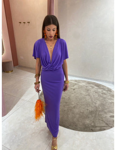 Vestido largo con mangas amplias y escote profundo ajustable ideal para un mira elegante