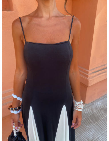 Vestido largo clásico y elegante con tirantes finos ideal para cualquier ocasión