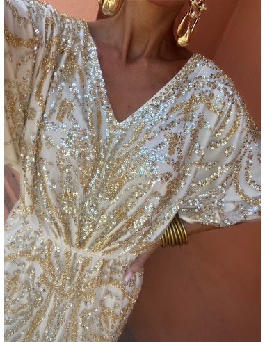 Vestido largo moderno y elegante con mangas amplias ideal para cualquier ocasión