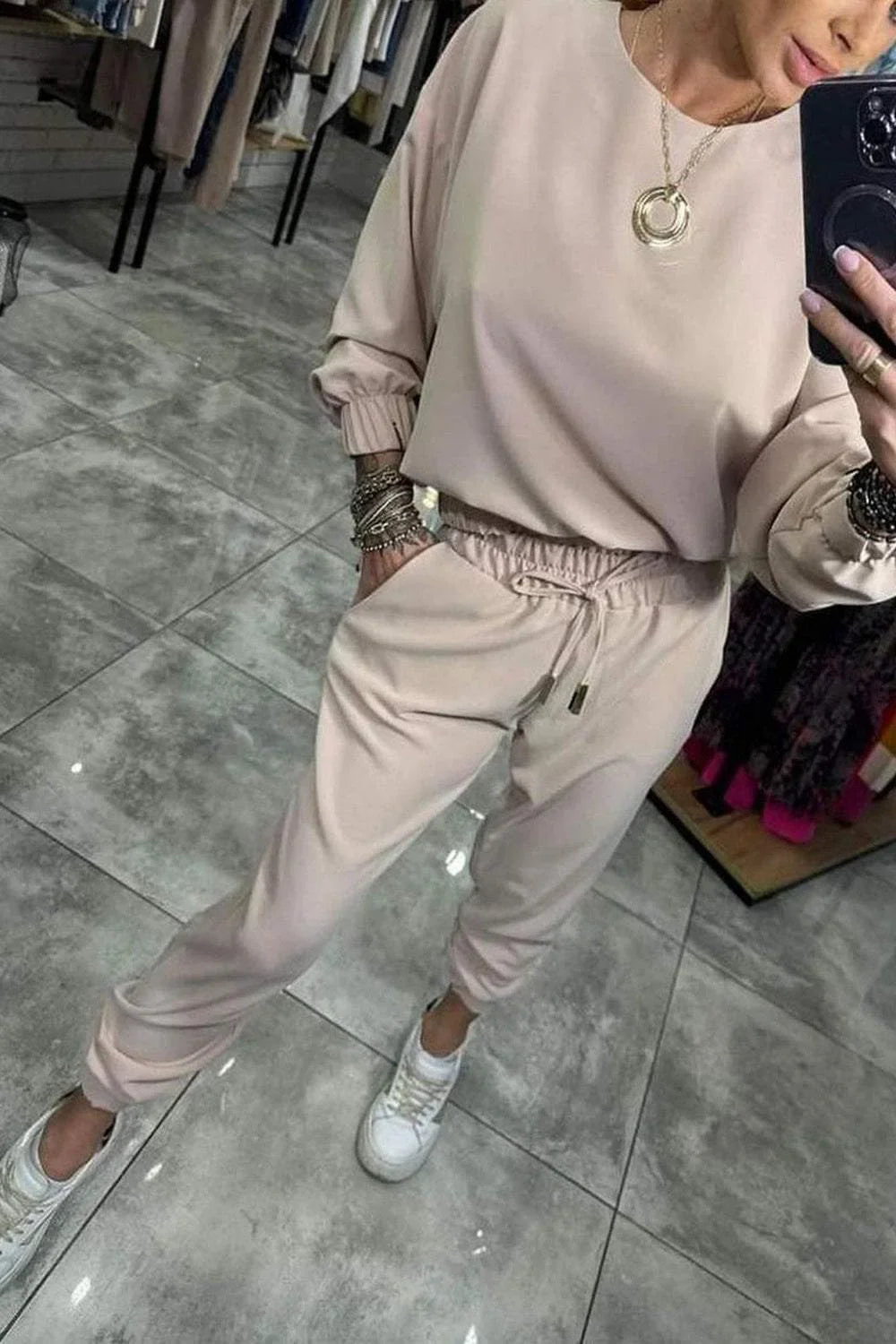 Conjunto de Mujer de Dos Piezas - Camisa y Pantalones de Color Sólido