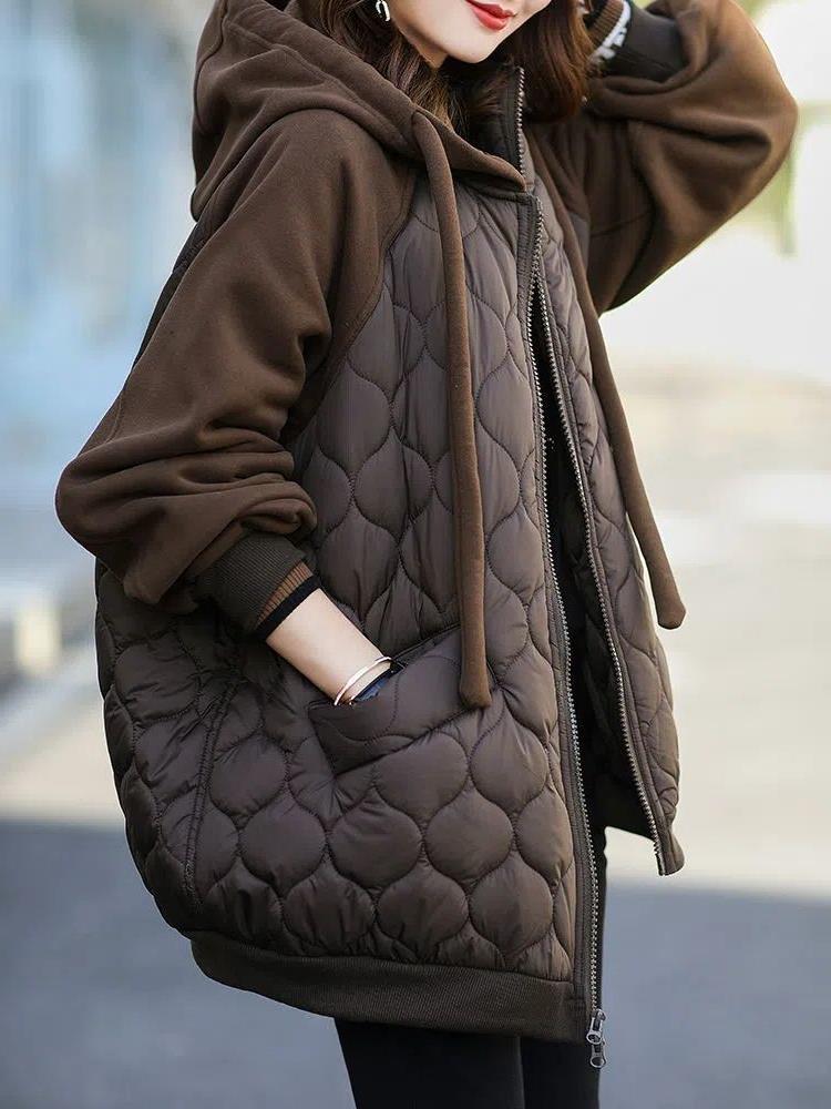 Chaqueta con capucha para mujer de diseño moderno y elegante