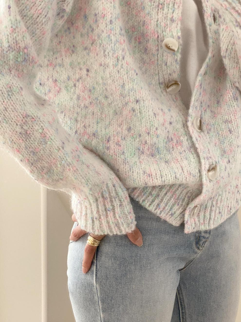 Cárdigan de manga larga para mujer con diseño moderno y abotonado