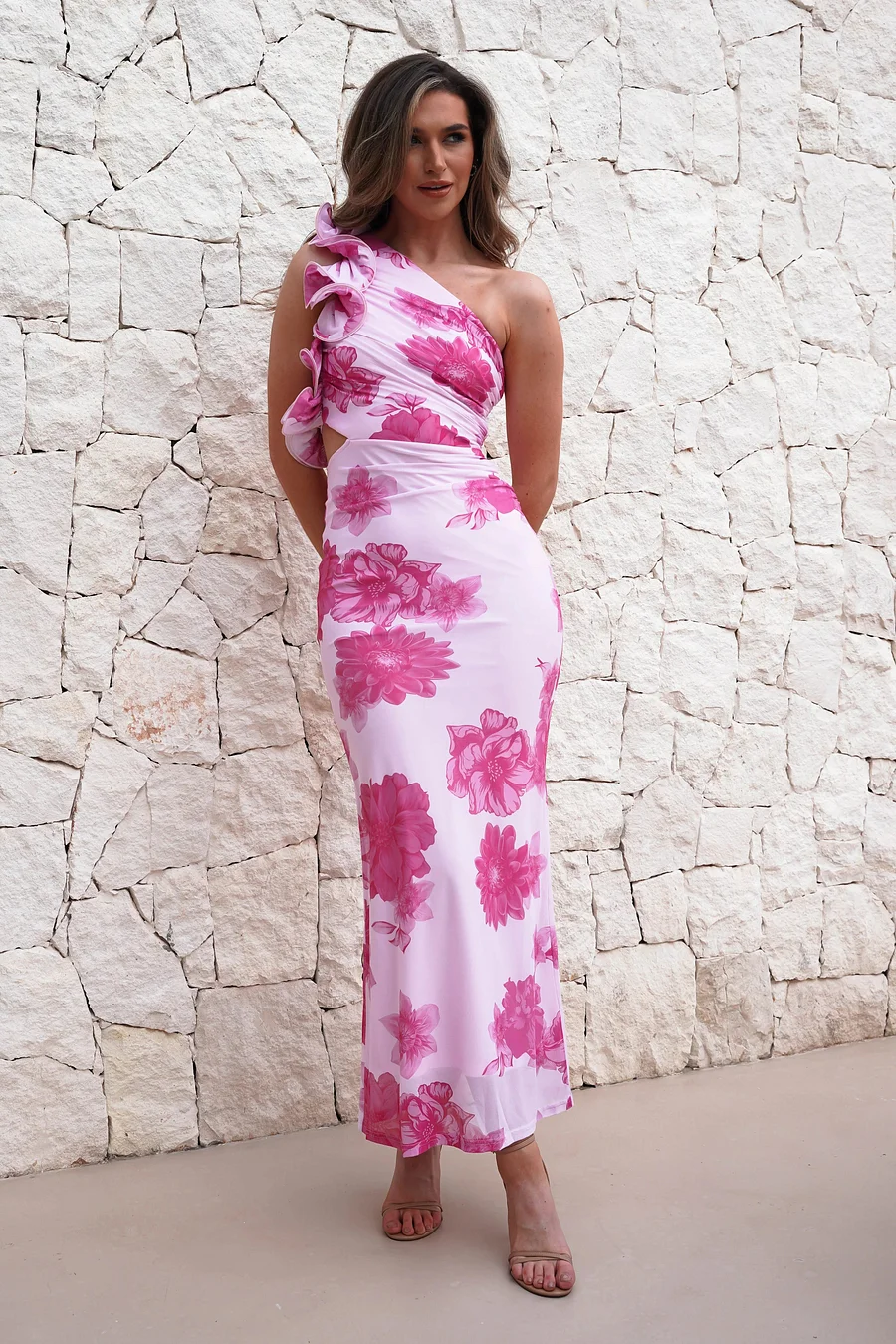 Vestido largo asimétrico con diseño floral elegante