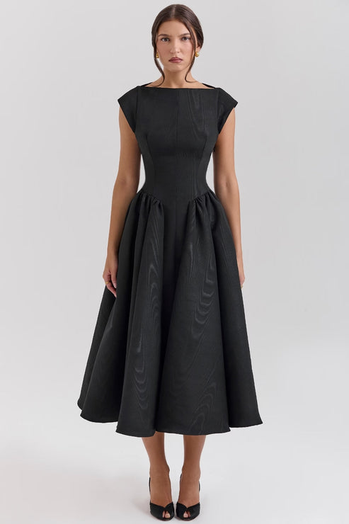 Vestido midi elegante con mangas cortas espalda abierta y falda amplia