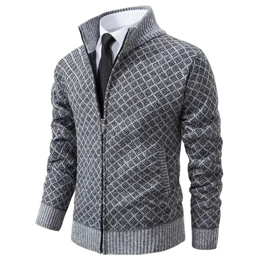 Una elegante chaqueta de hombre con cuello alto y cremallera para un estilo moderno.