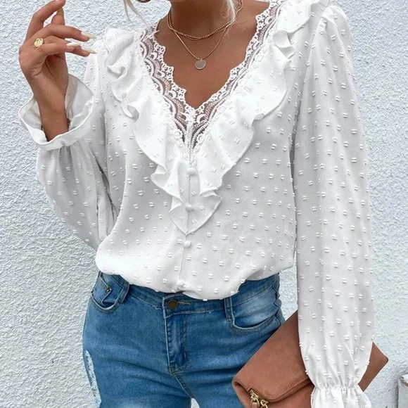 Blusa Boho con Lunares Suizos y Encaje con Volantes Micaela