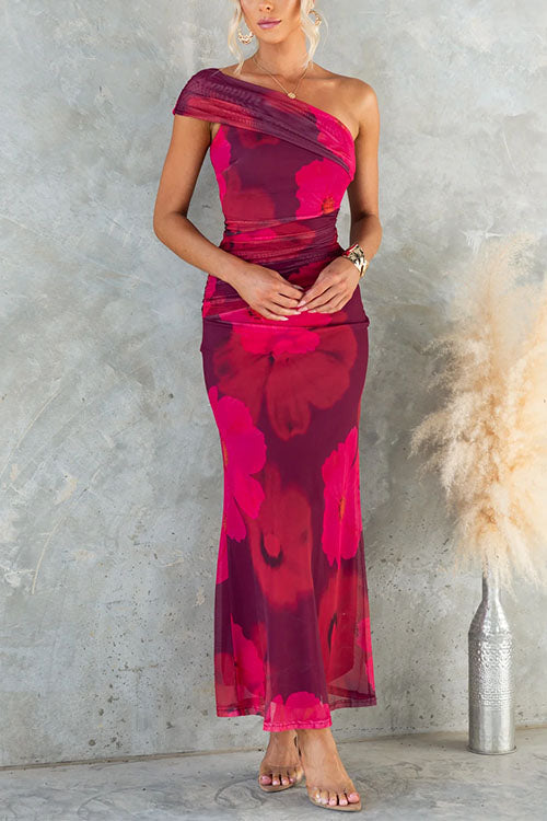 Vestido largo asimétrico con estampado floral elegante