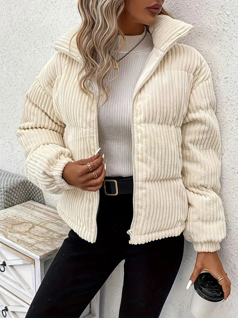 Chaqueta corta de mujer con cuello alto diseño casual y abrigado ideal para el invierno