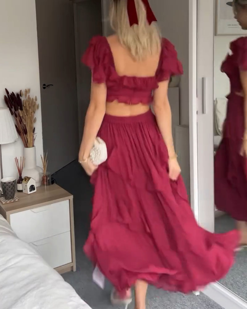Vestido corto con volantes y escote cuadrado