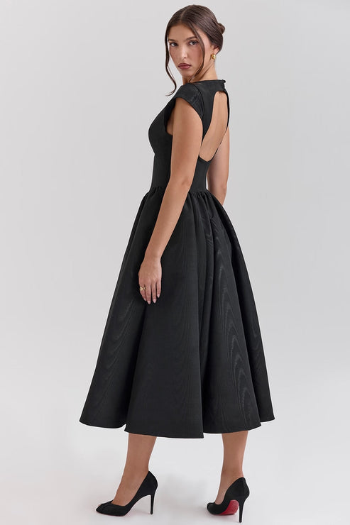 Vestido midi elegante con mangas cortas espalda abierta y falda amplia