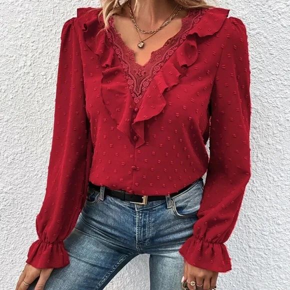 Blusa Boho con Lunares Suizos y Encaje con Volantes Micaela