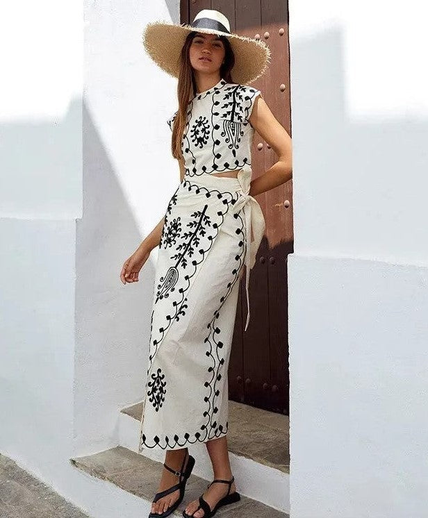 Conjunto de dos piezas con estampado compuesto por top y falda