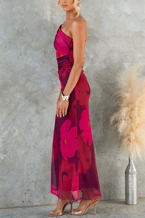 Vestido largo asimétrico con estampado floral elegante