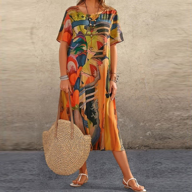 Vestido midi veraniego con estampado moderno